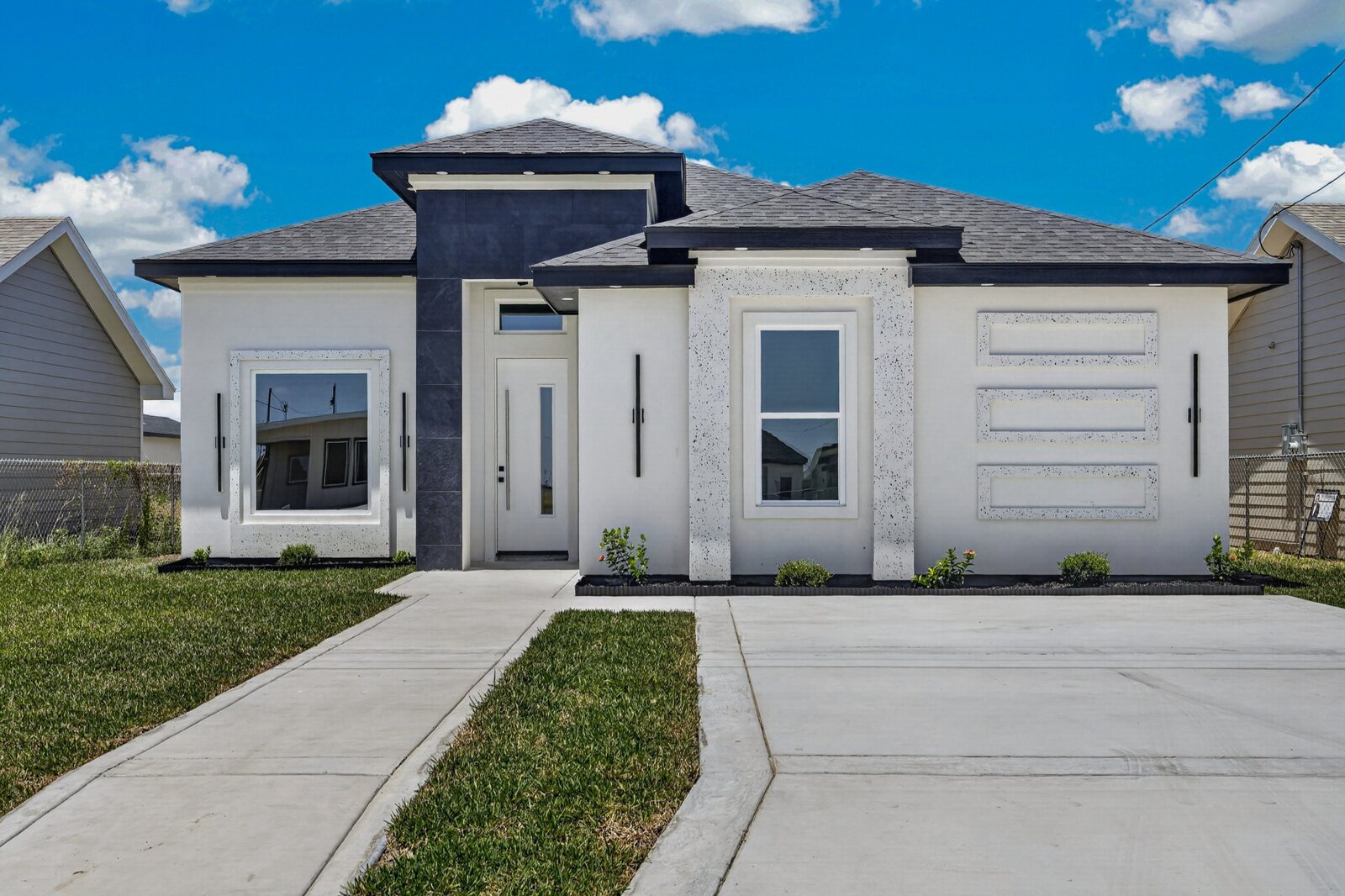 Front exterior of 312 Merida Drive in Donna